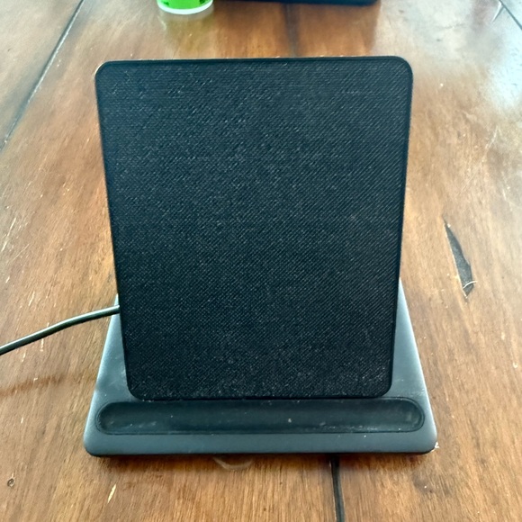Wireless charging dock for kindle paperwhite - Picture 3 of 4
